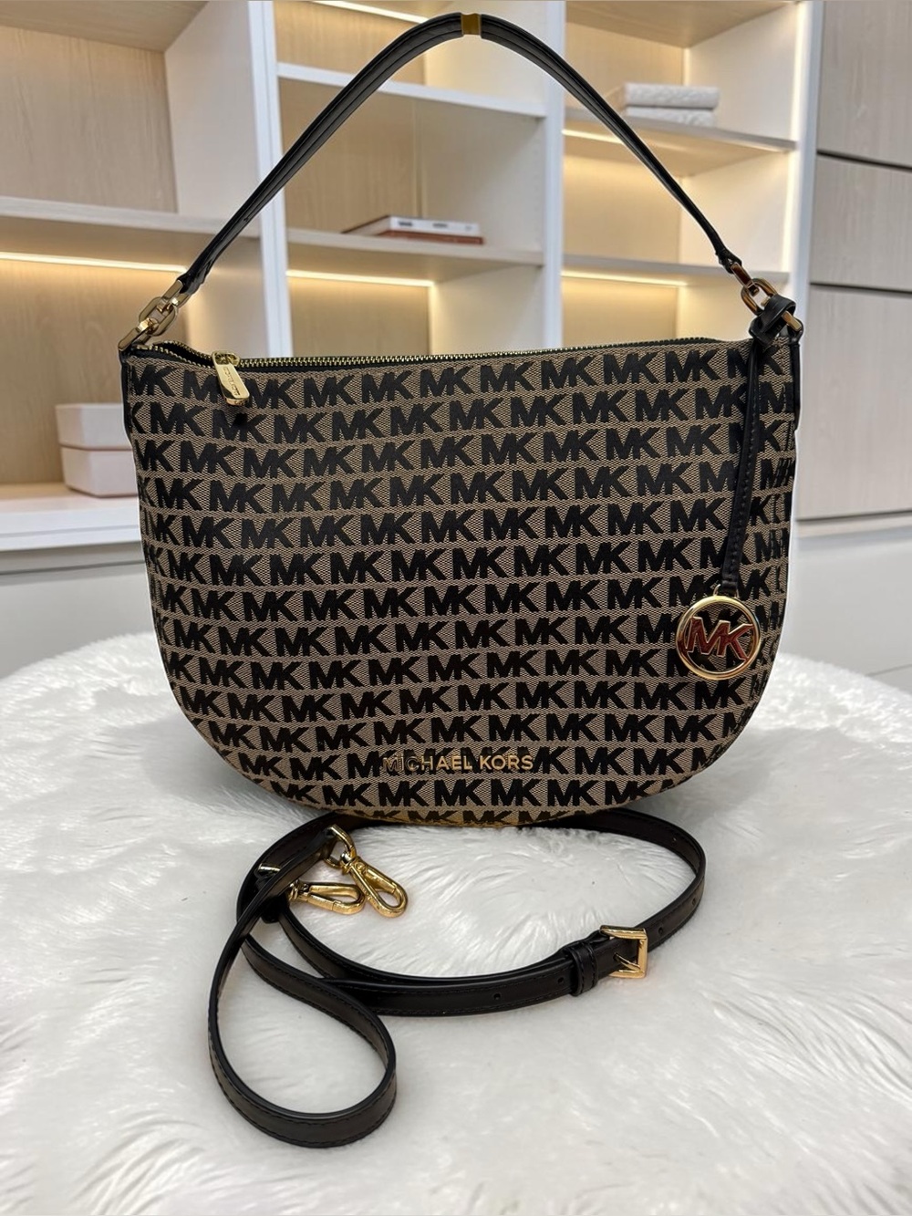 Michael Kors Bedford Medium Convertible Crescent Hobo Shoulder Bag - Picture 3 of 10